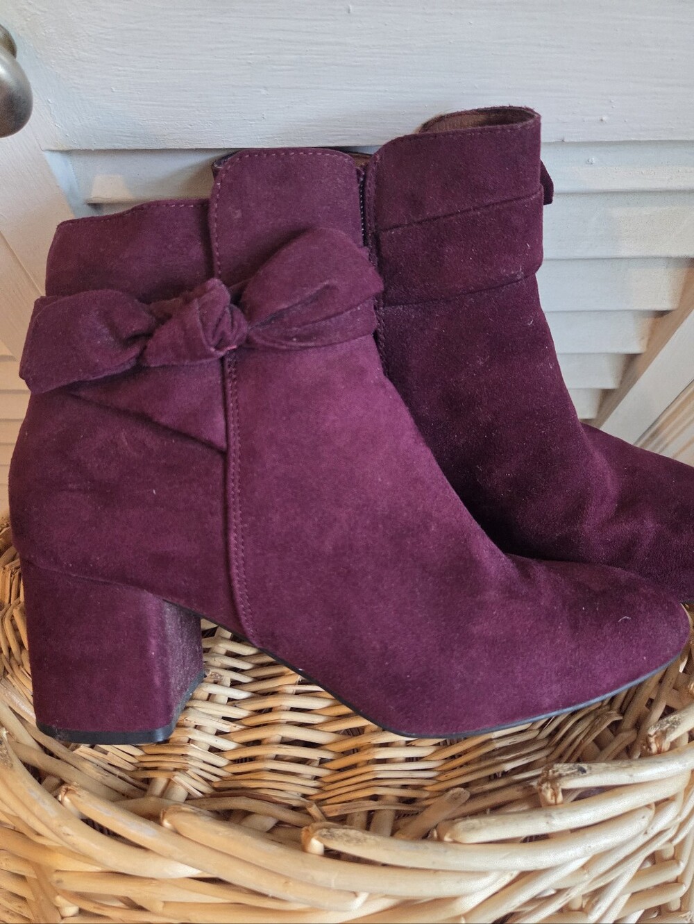 Kelly & Katie Womens 7.5 Burgundy Suede Look Short Boots Like New DSW $85